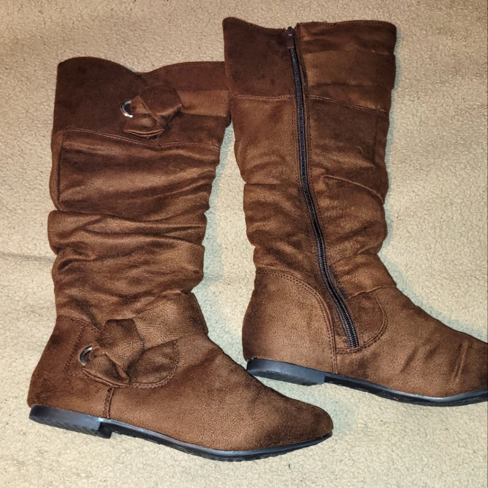 Kali Brown Suede Boots Sz 6